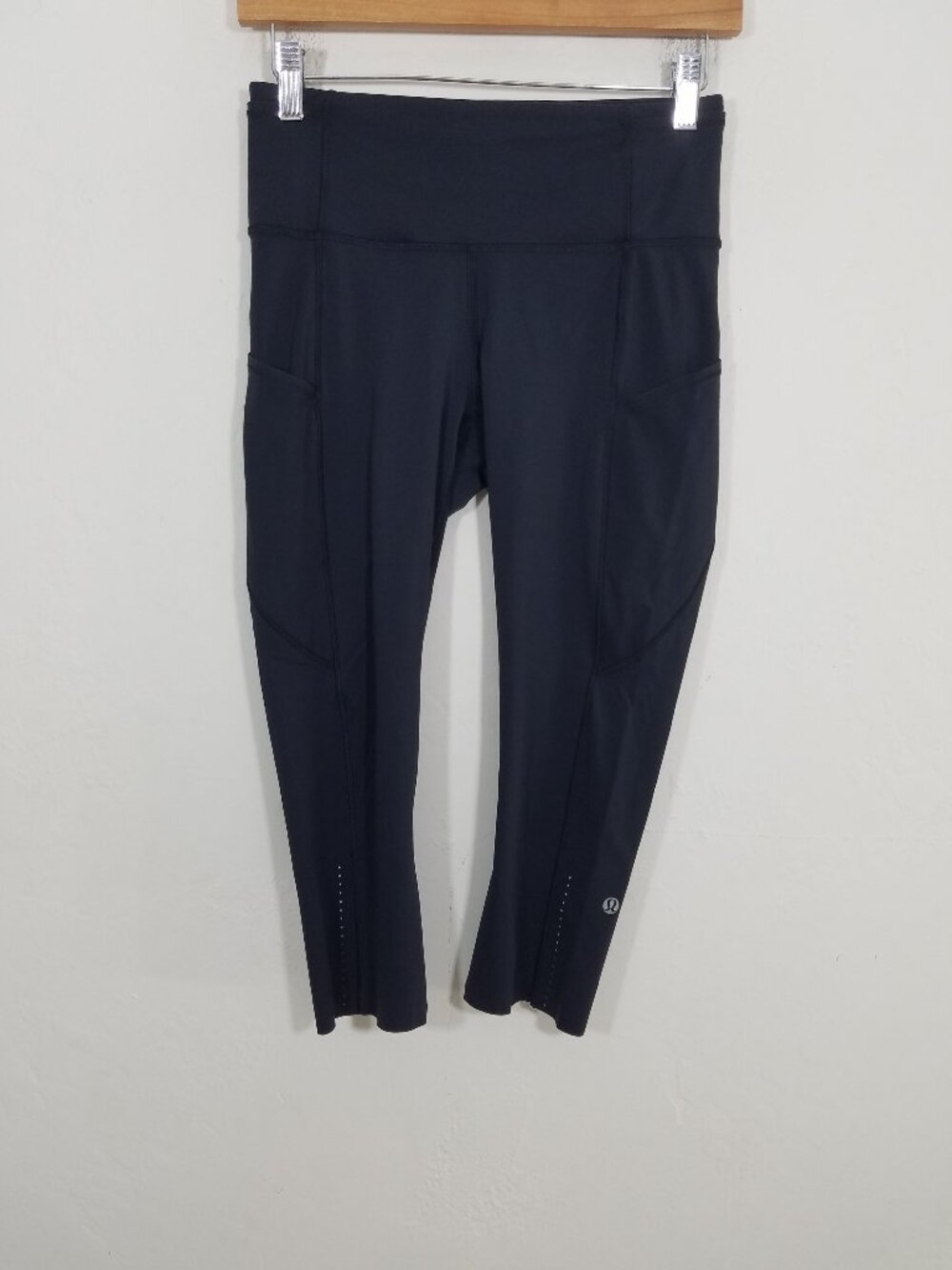 Lululemon Crop Legging Side Pockets Black Size 6